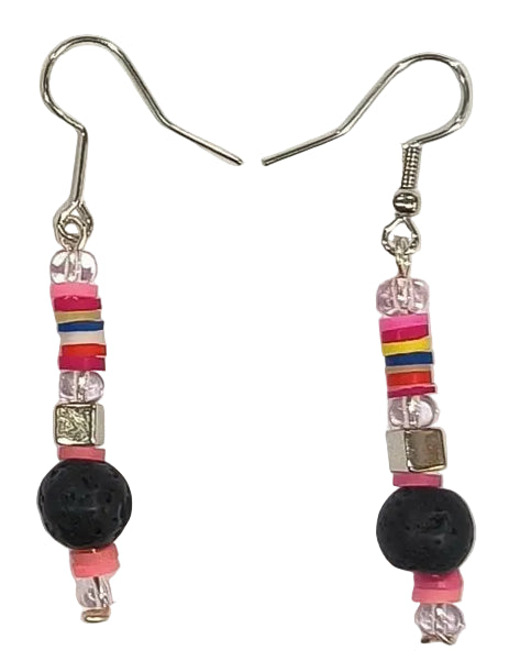 Boucles d’oreilles faites main en perles multicolores et pierre noire