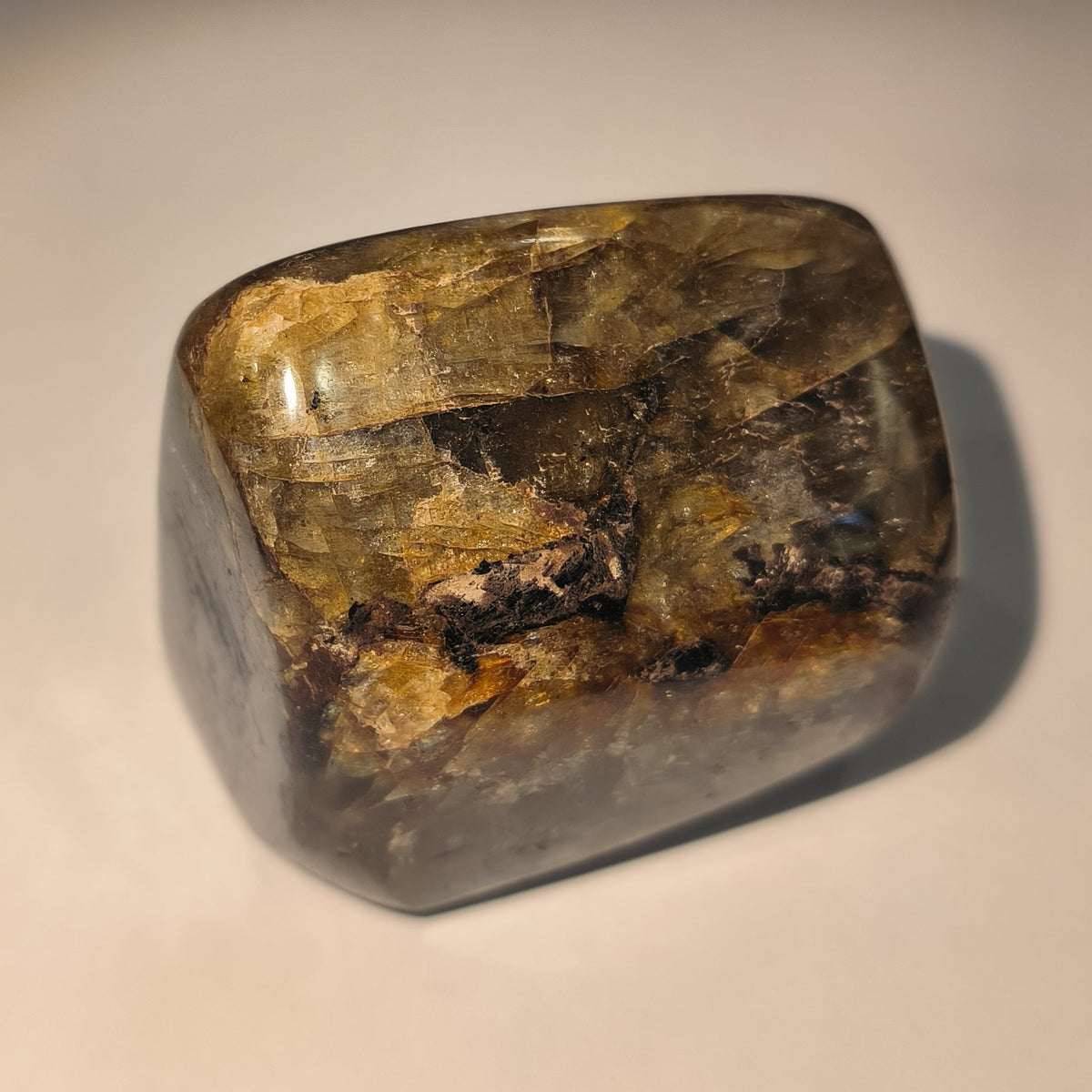 Labradorite sur base - Pierre naturelle polie