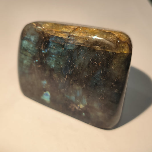 Labradorite sur base - Pierre naturelle polie