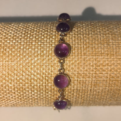 Bracelet avec pierre d’améthyste et détails en argent