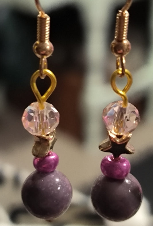 Boucles d’oreilles faites main en perles violettes et roses