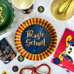 8 assiettes 23 cm en carton Magic School - Par 12